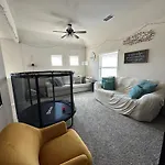 15 Mins To Downtown San Antonio - 83 Inch Tv & Gym