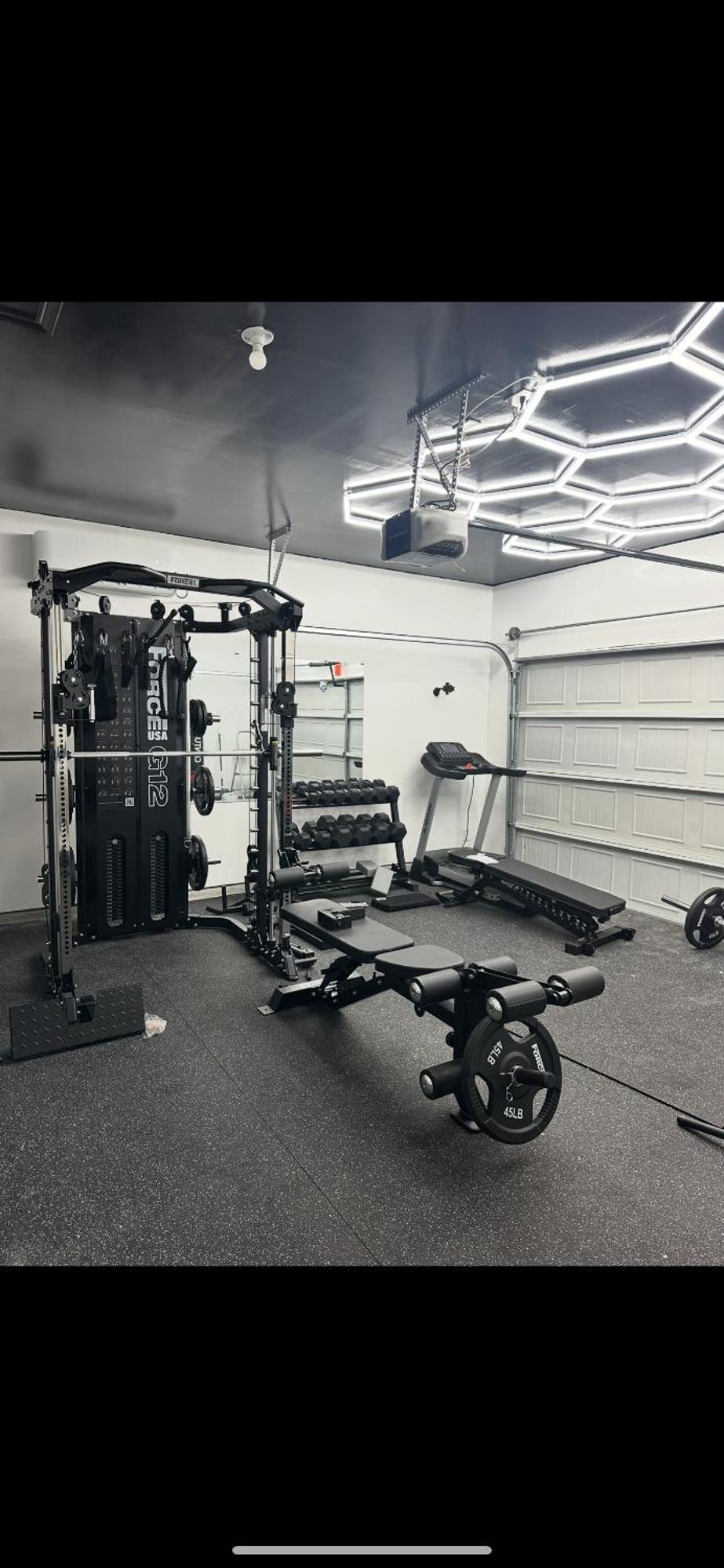 15 Mins To Downtown - 83 Inch Tv & Gym Homestay
