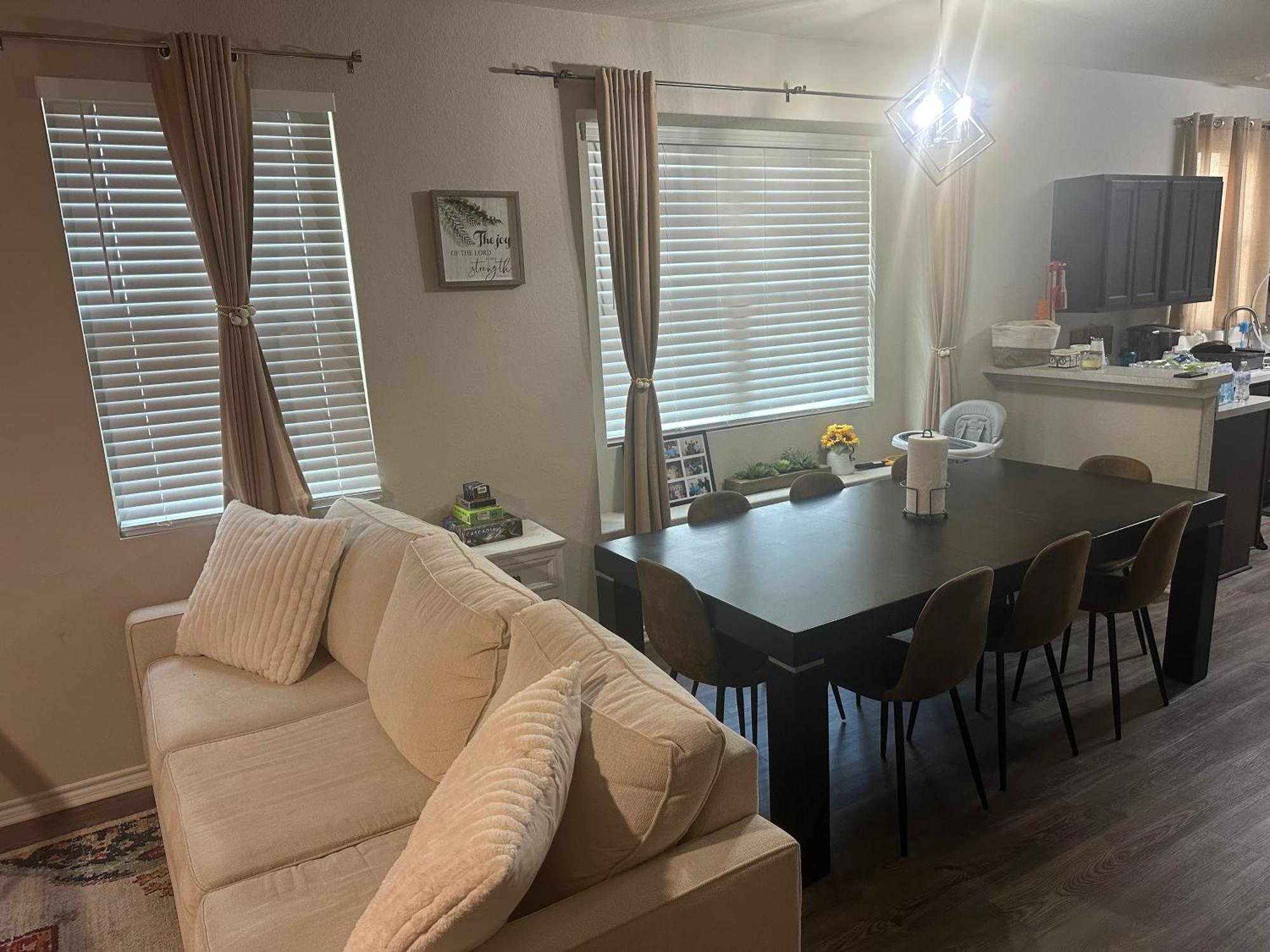 Homestay 15 Mins To Downtown - 83 Inch Tv & Gym